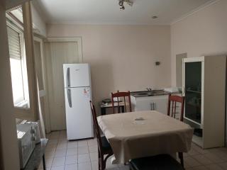 Departamento al frente- Habitación con living - Tandil - 9