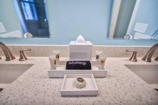 The Bluffton Village Home - 5 BR in Old Town w Carriage Home - 5