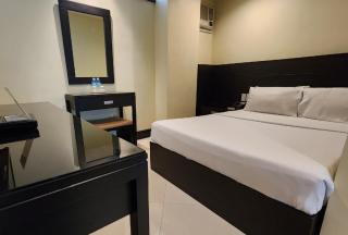 Green Glass Hotel - 1