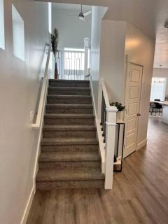 NEW 4-bed 4-bath Stylish House with Mountain View and 2 garages - 1