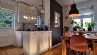 Charming Cottage w Terrace - 4