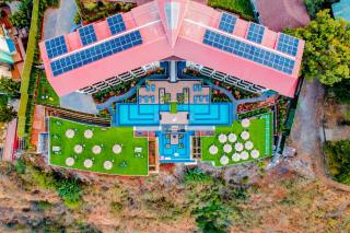 The Cliff by Zuper - Panchgani - 1