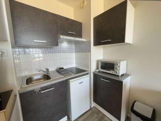 Studio rénové, 2 couchages, mer, commerces, 6e étage, TV, balcon, animaux admis - FR-1-224C-138 - 3