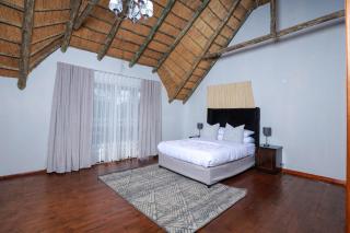 Charming Country Villa Sandton with Back Up Power & Water - Johannesburg - 7