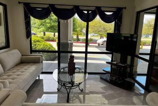 Super 8 by Wyndham Slidell - 1