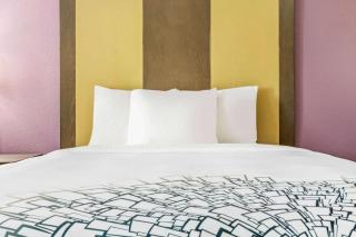 La Quinta by Wyndham Hillsboro - Hillsboro - 4