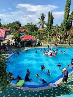 Angela's Pool Resort - 1