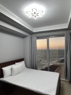 BEACHFRONT PHENOMENAL 2 BeD APARTMENT - 6