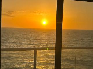 BEACHFRONT PHENOMENAL 2 BeD APARTMENT - 3