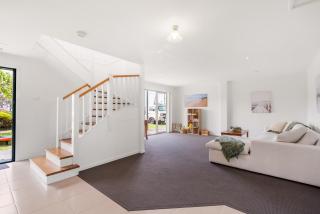 Oceanfront Sandy Beach Couples Getaway - Emerald Beach - 3