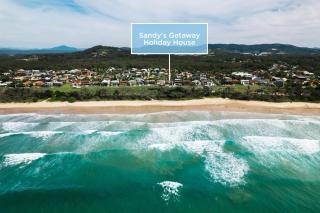 Oceanfront Sandy Beach Couples Getaway - Emerald Beach - 7