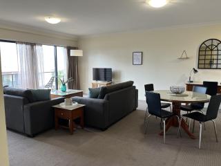 501 Sky High Cbd Style With Parkingpool - Perth - 9