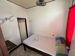RedDoorz at Kaffe De Oro Hotel Socorro Oriental Mindoro - Socorro - 7