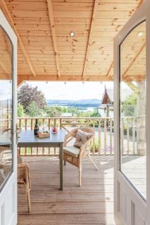 The Stable - cottage with a spectacular lake view - 4