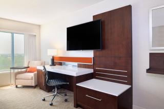 Delta Hotels by Marriott Philadelphia Airport - 2