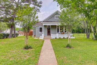 Gas Grill and Private Yard Home in Bellville - Bellville - 0