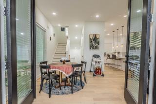 Cozy Duplex Mins to DT/ MCTR, free wi-fi/ Parking - Houston - 9