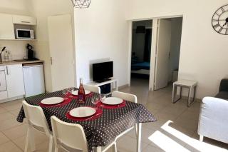 Mazet au calme -Piscine privée-Grand jardin arboré - Saint-Quentin-la-Poterie - 9