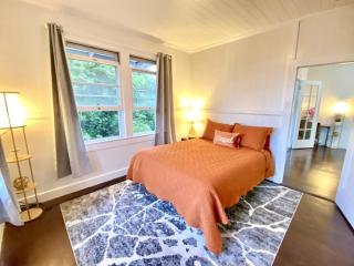 YOUR HILO HOMEBASE - Lovely 3 Bedroom in Heart of Hilo with AC! - Hilo - 3