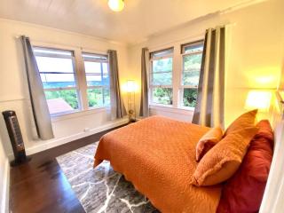 YOUR HILO HOMEBASE - Lovely 3 Bedroom in Heart of Hilo with AC! - 2