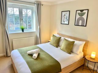 2 Bed Serviced Apartment with Balcony, Free Parking, Wifi & Netflix in Basingstoke - 9
