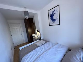 4 Wharncliffe Drive - Hanwell - 3