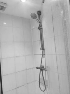 Y2 guest house - London - 3