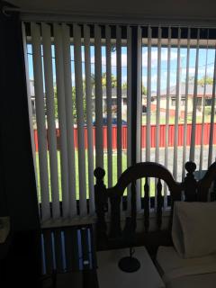 Fragrant Home-68C one king single bed aircon Room - Doonside - 2