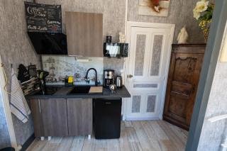 Studio Malou, cuisine, salle d'eau, terrasse amenagée - 1