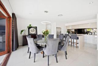 Relaxed Waterfront Luxury -Central Location - 8