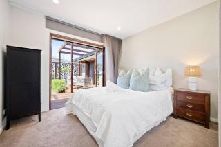 Relaxed Waterfront Luxury -Central Location - 7