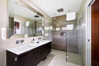 Relaxed Waterfront Luxury -Central Location - 2