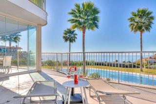 Ocean & pool view 3-bedroom apt. - 2
