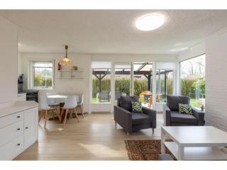 Holiday home near the popular Veerse Meer - Kortgene - 4