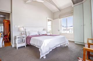 138 Marine Beachfront Guesthouse - Hermanus - 4