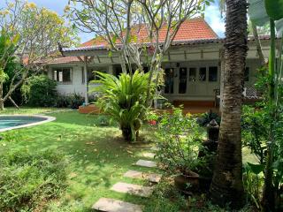 Quiet 3 BR-3 bathroom villa in heart of Canggu - Canggu - 1