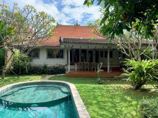 Quiet 3 BR-3 bathroom villa in heart of Canggu - Canggu - 0