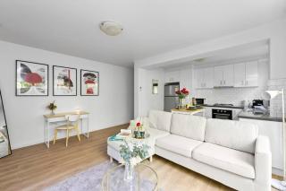 Romantic Retreat with Garden - Melbourne - 5