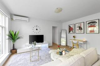 Romantic Retreat with Garden - Melbourne - 2