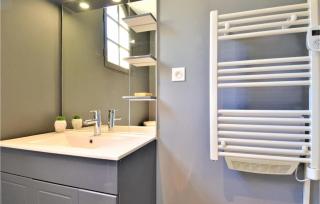 Stunning Apartment In Mornas With Wifi - 2
