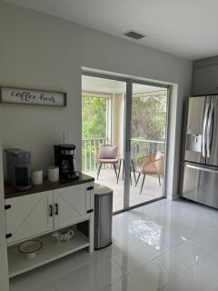 Great location with lake view - 6