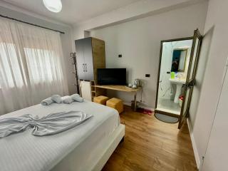 Central room private entry and bathroom - Tirana - 6