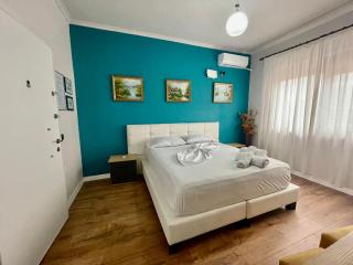 Central room private entry and bathroom - Tirana - 2