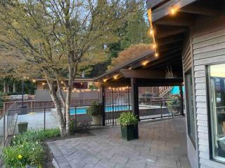 The Lions Self Contained Suite, Shared Pool, Hot Tub, Views - North Vancouver - 4
