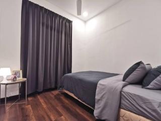 Symphony Tower Premium 3BR 100mbps Wi-Fi & Netflix - 8
