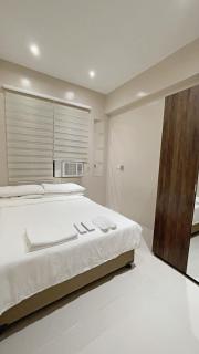 Condo along Tomas Morato w/ WiFi SmartTV & Karaoke - 5
