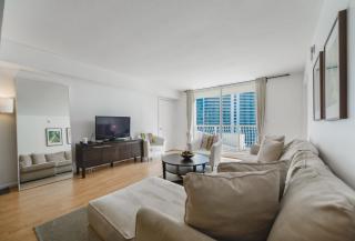 Fantastic 2BR Condo on 31st Floor Free Parking - Miami - 4