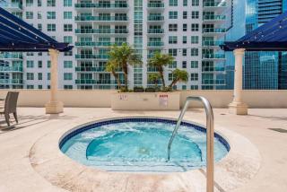 Fantastic 2BR Condo on 31st Floor Free Parking - Miami - 6