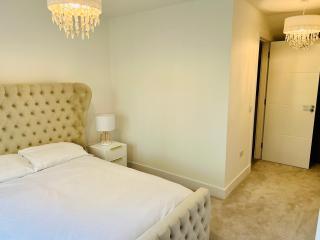SEC HYDRO Executive Triplex Townhouse, Glasgow City Central, 3 Bedrooms/3 Bathrooms, 1 Living room/kitchen, 3 Floors, Master Bed's TERRACE, Main door, Garden, (Gym/Sauna/Steam/Indoor Swimming Pool Access), Parking - By CALA Homes - Glasgow - 6