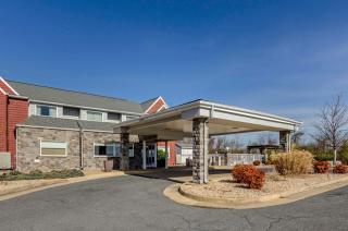 Clarion Pointe Staunton East - Staunton - 9